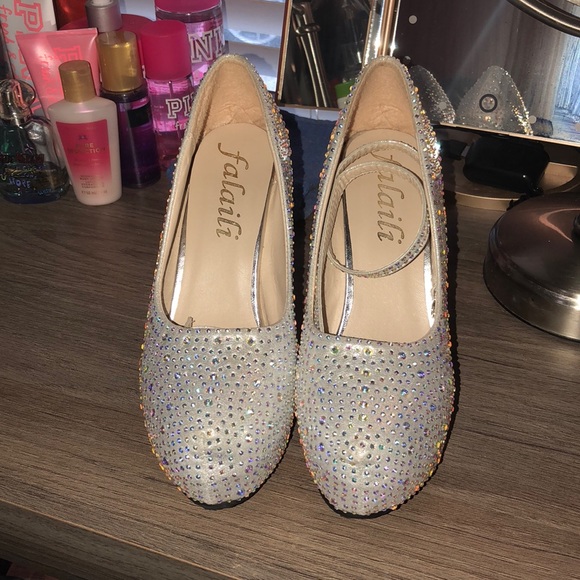 Heels - Picture 2 of 3